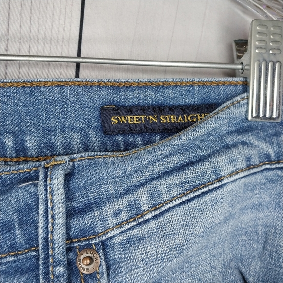 Lucky Brand Sweet 'N Straight Jeans - Picture 3 of 12